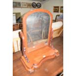 VICTORIAN MAHOGANY FRAMED SWING DRESSING TABLE MIRROR ON A SERPENTINE FORMED BASE