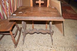 SMALL VICTORIAN OAK SIDE TABLE WITH CARVED DECORATION