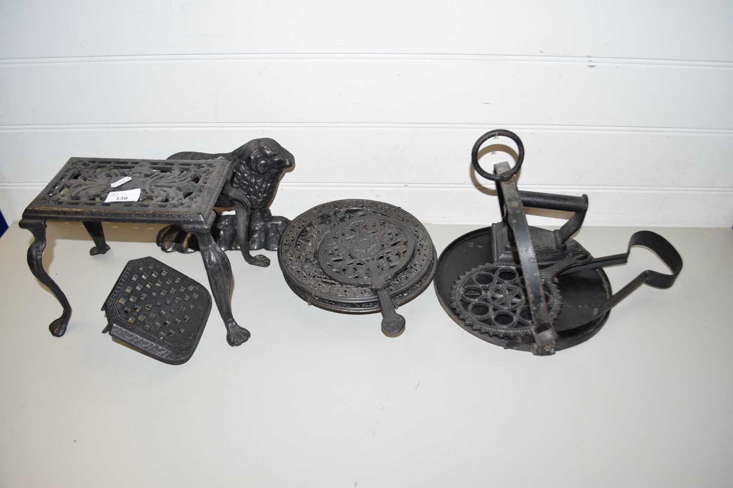 COLLECTION OF VARIOUS IRON WARES TO INCLUDE TRIVET, PIERCED PLATES, DOORSTOP, FLAT IRON GRIDDLE