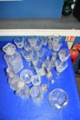 MIXED LOT: VARIOUS DRINKING GLASSES, DECANTER ETC