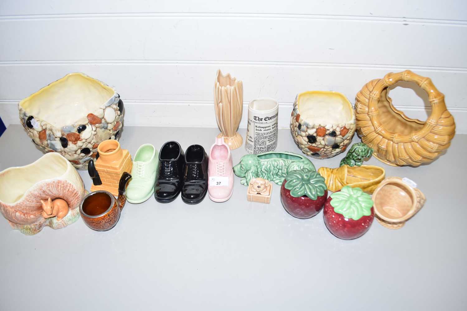 MIXED LOT: SYLVAC WARES TO INCLUDE A RANGE OF VARIOUS MODEL SHOES, ASSORTED VASES, JARDINIERES ETC