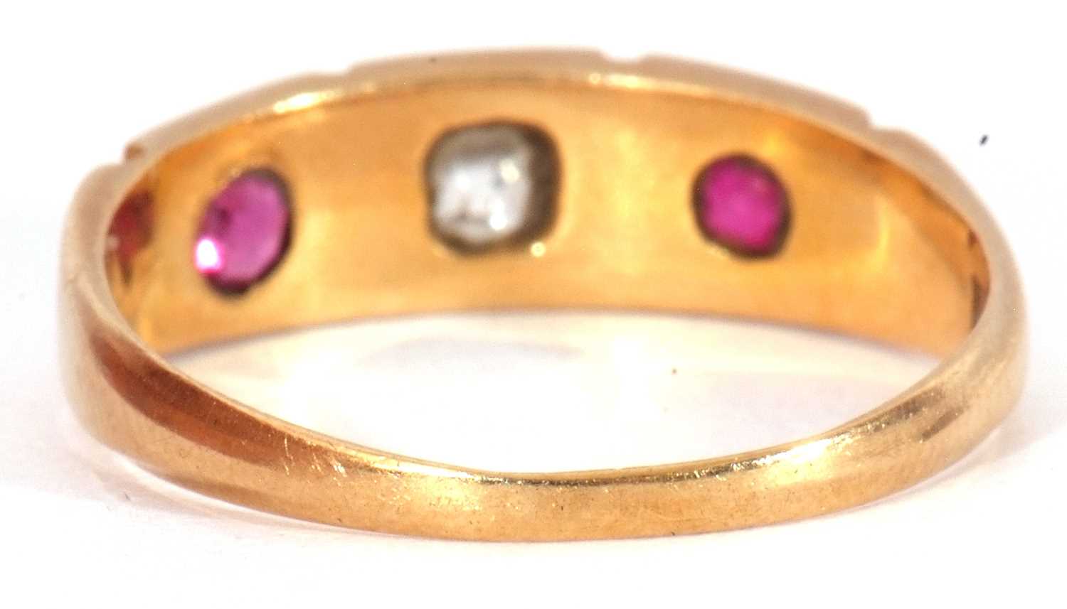 Antique 18ct gold diamond and ruby three stone ring featuring an old cut diamond flanked by two - Image 6 of 9