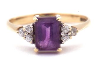 Modern 9ct gold purple and white stone dress ring, size K