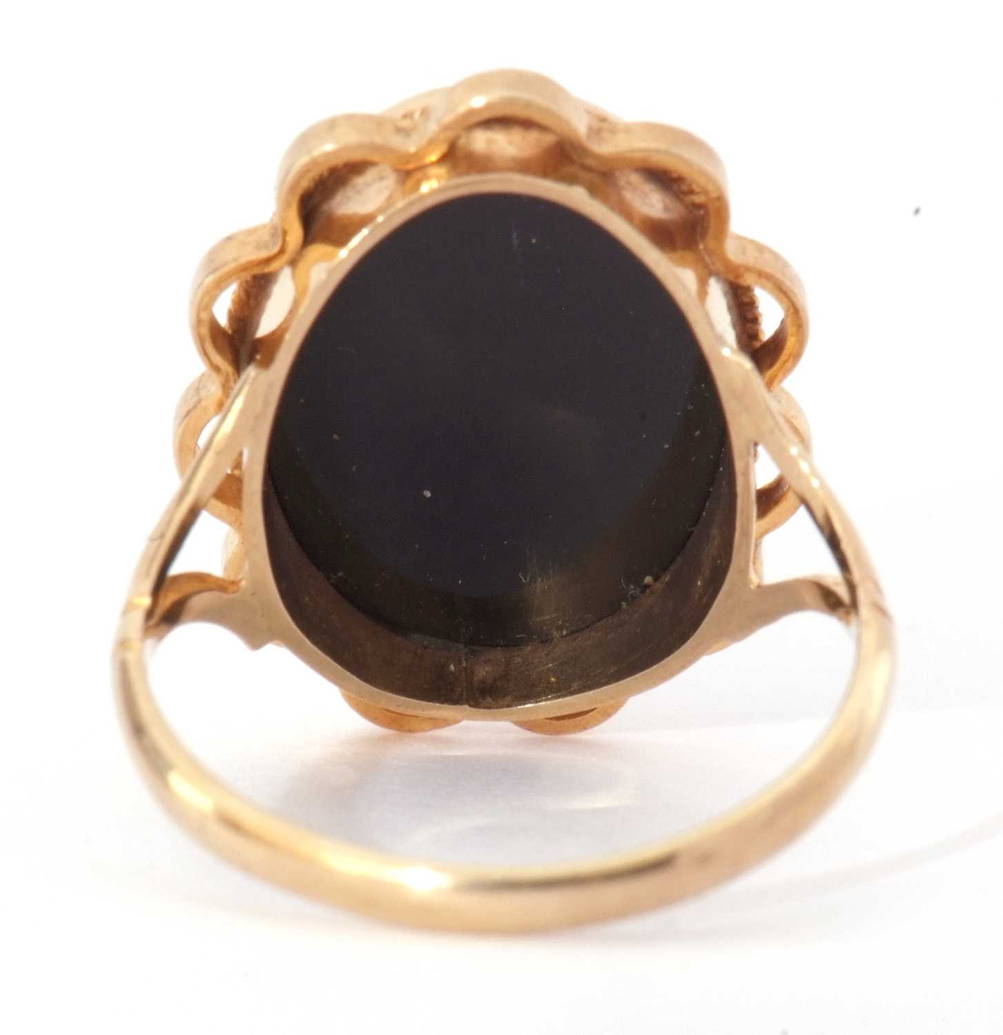 9ct gold glass cameo ring depicting a profile of a lady, bezel set in a beaded and scroll mount, - Image 3 of 7