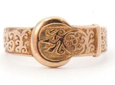 9ct gold buckle ring having chased and engraved detail, hallmarked for Birmingham 1972, 3.0gms, size