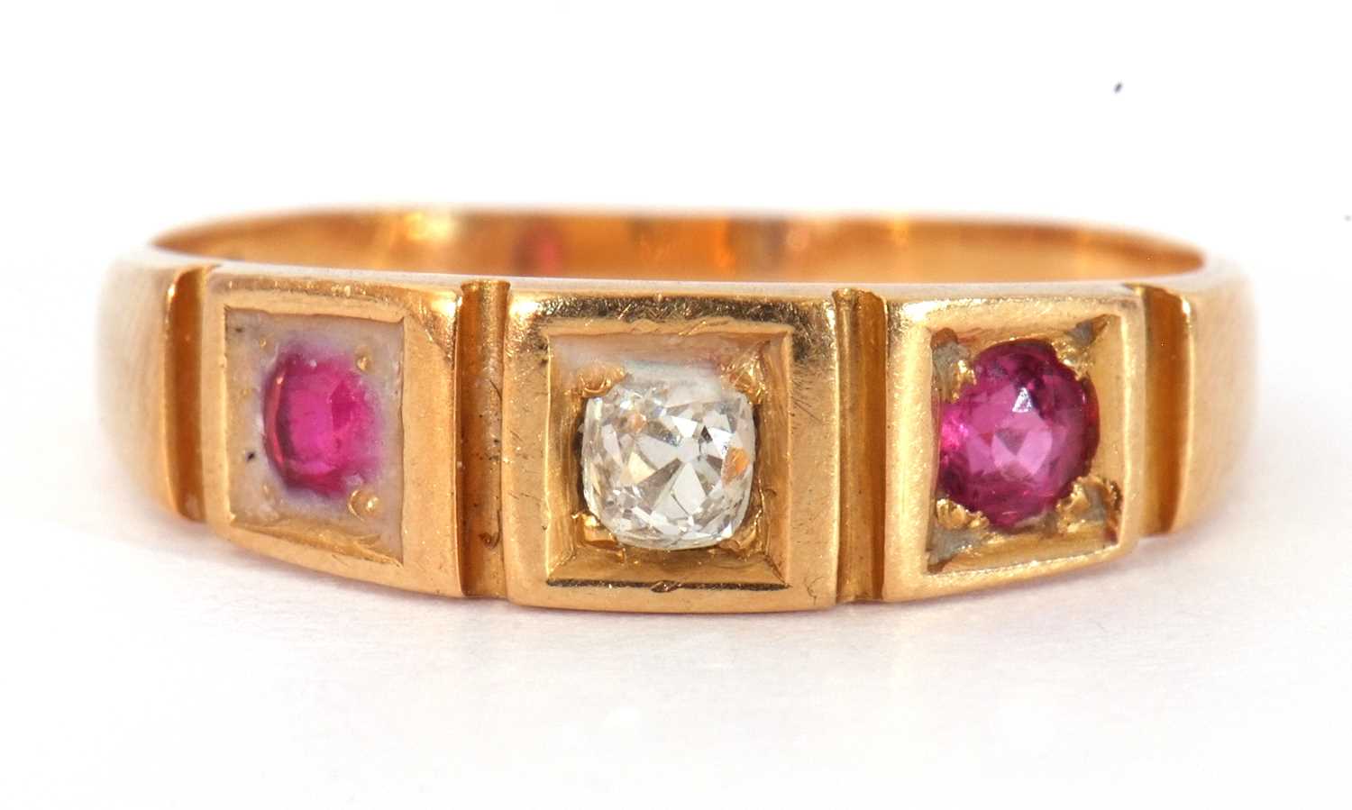 Antique 18ct gold diamond and ruby three stone ring featuring an old cut diamond flanked by two - Image 2 of 9