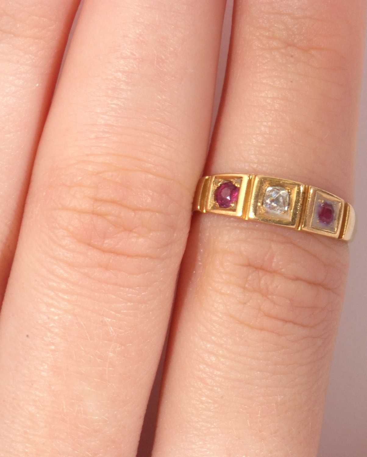 Antique 18ct gold diamond and ruby three stone ring featuring an old cut diamond flanked by two - Image 9 of 9