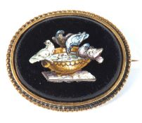 Victorian 'plienys doves' micro mosaic brooch of oval form, framed in gold mount, 30x24mm