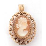 Yellow metal cameo pendant depicting a profile of a lady, 22 x 15mm, 2.9gms g/w