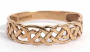 9ct gold pierced celtic design ring, size N-O