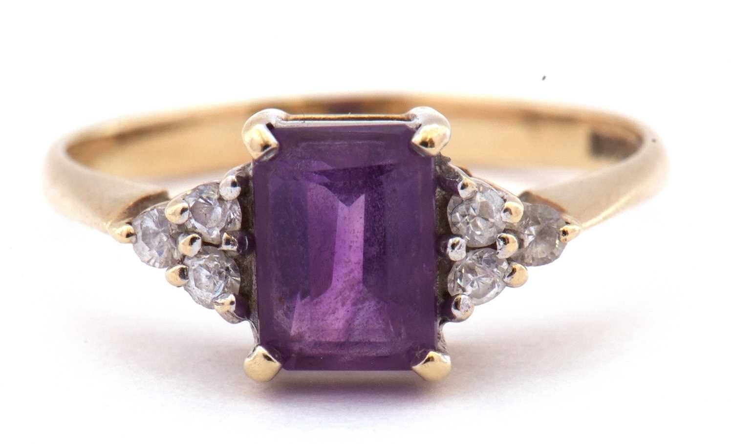 Modern 9ct gold purple and white stone dress ring, size K - Image 2 of 8