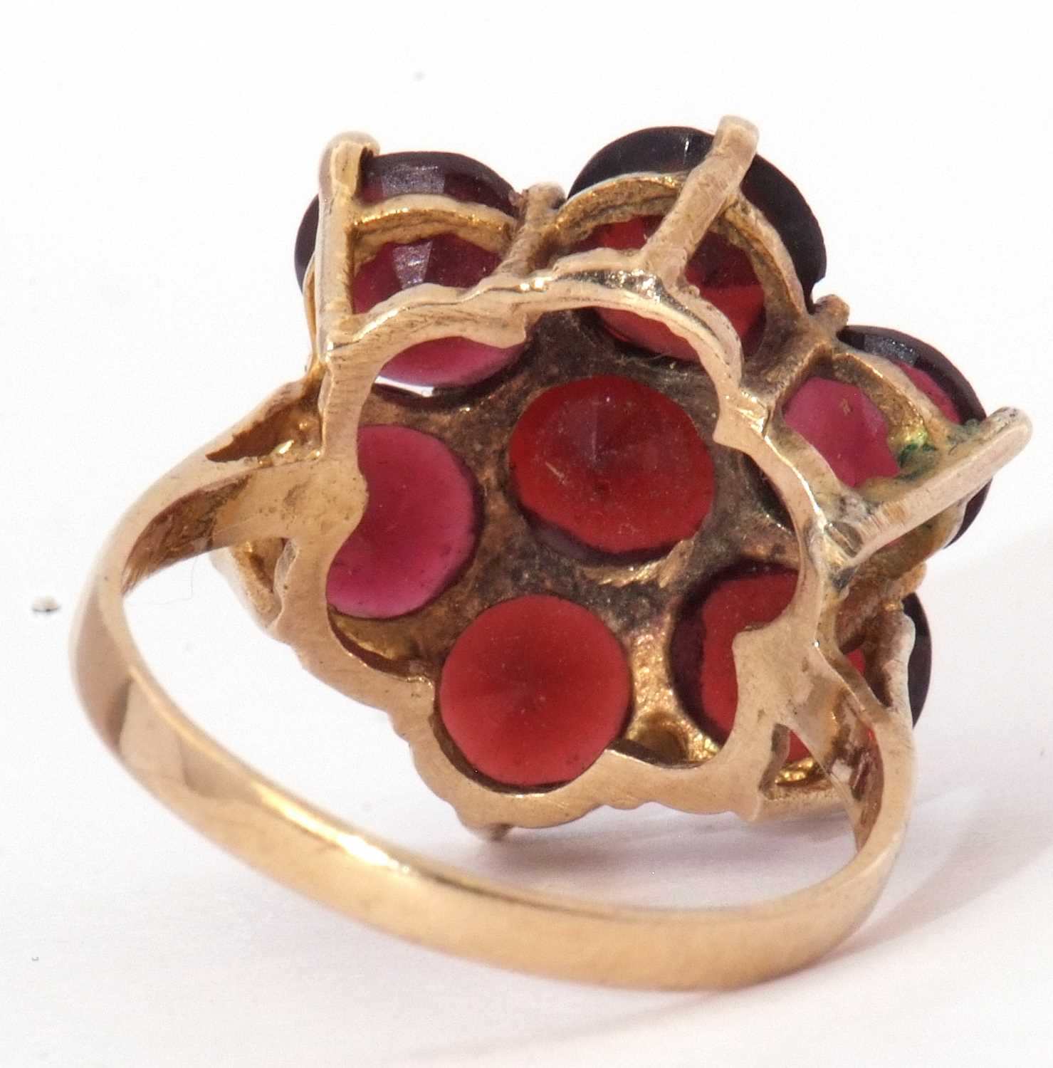 9ct gold large garnet cluster ring featuring seven round garnets, head size 18mm diameter, all in - Image 3 of 8