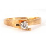 18ct gold designer single stone diamond ring having a round brilliant cut diamond, 0.20ct app,