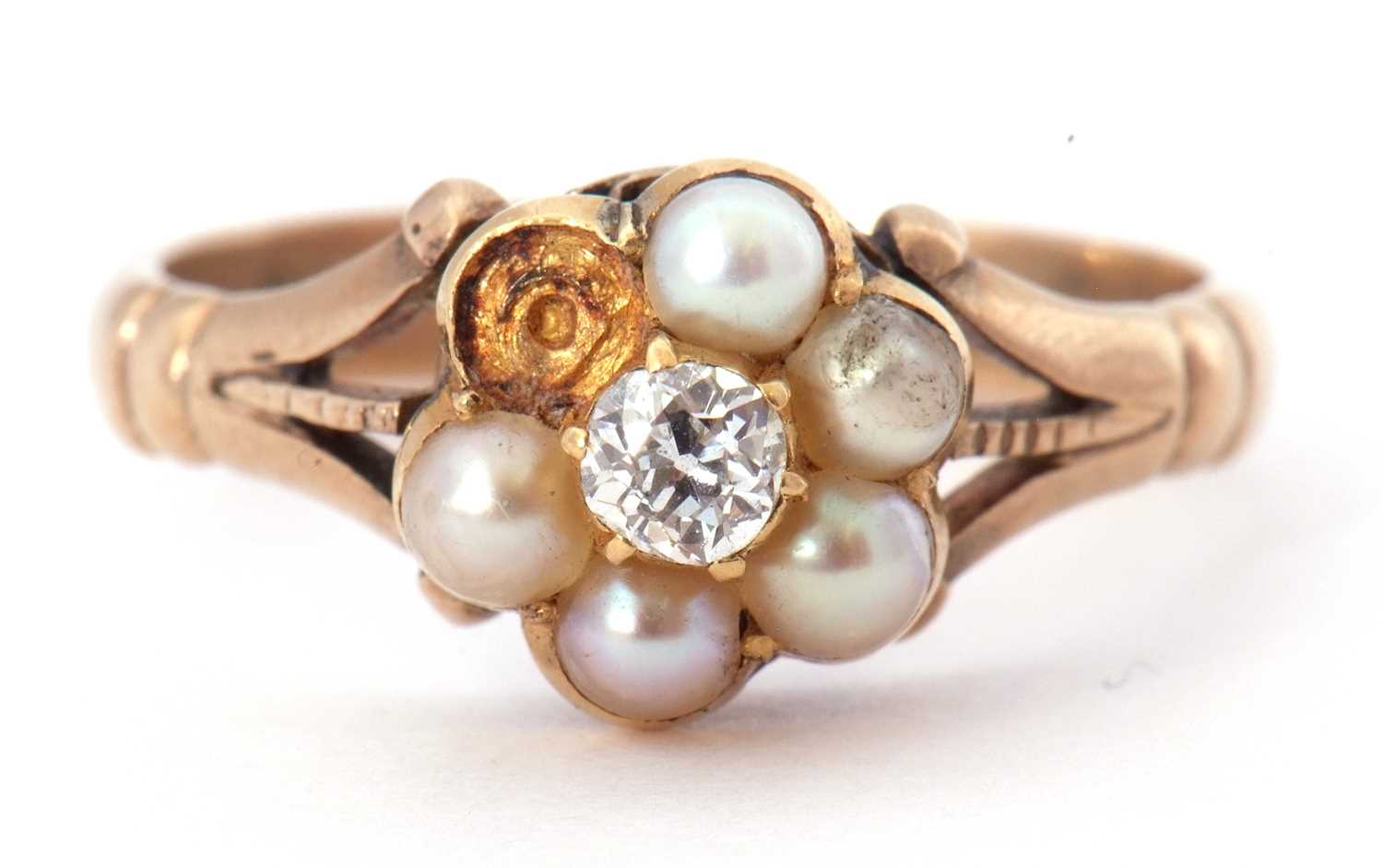 Diamond seed pearl cluster ring, the flower head design centering a small round old cut diamond 0. - Image 2 of 7