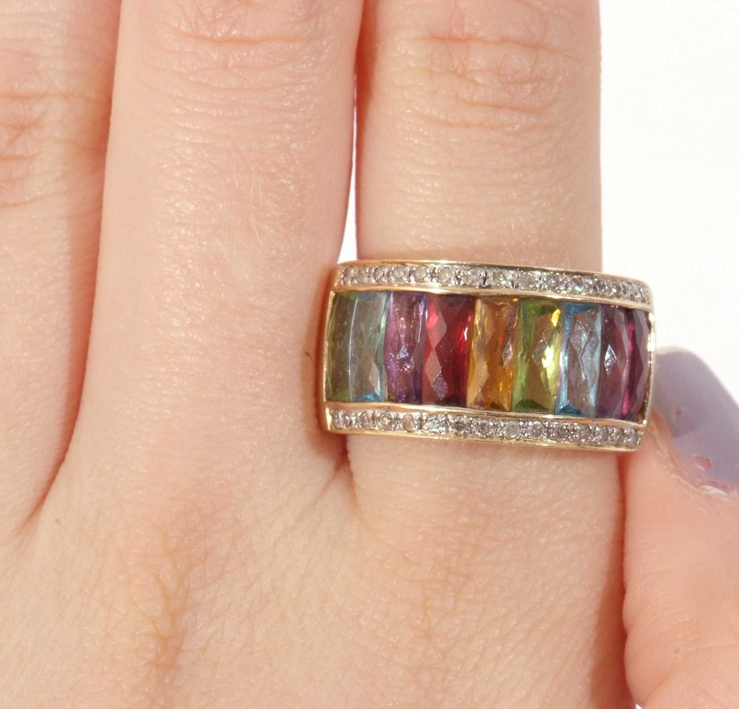 14ct gold rainbow gemstone half hoop ring, parvez set with peridot, amethyst, garnet, citrine and - Image 7 of 7