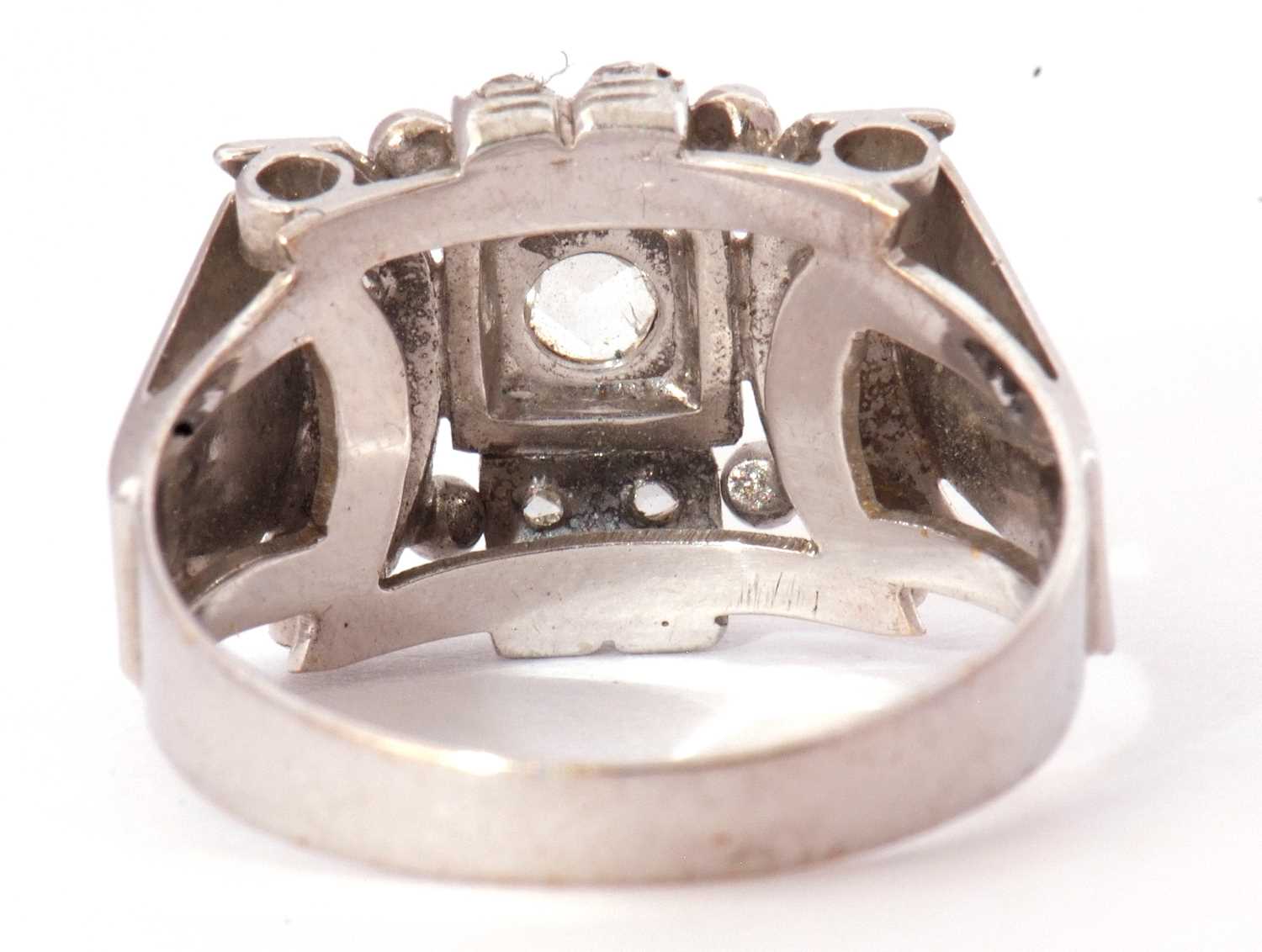 Diamond cluster ring centering a single cut diamond in an illusion box setting surrounded by small - Image 4 of 9