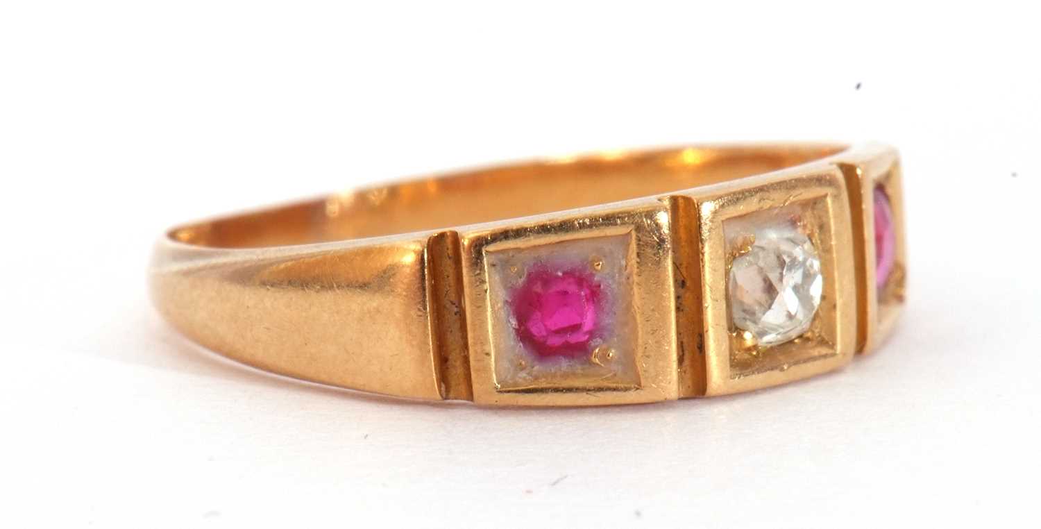 Antique 18ct gold diamond and ruby three stone ring featuring an old cut diamond flanked by two - Image 3 of 9