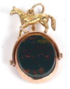 Antique 9ct gold bloodstone and carnelian swivel fob, the framed applied with a horse finial (a/f)