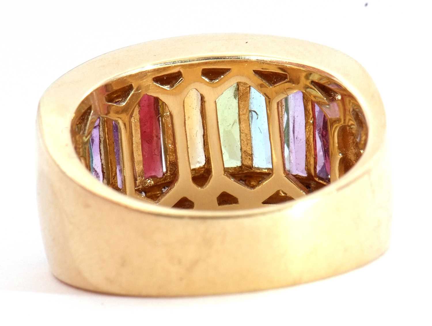 14ct gold rainbow gemstone half hoop ring, parvez set with peridot, amethyst, garnet, citrine and - Image 4 of 7