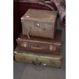 Three various vintage cases, the largest is 70 cm wide (3)