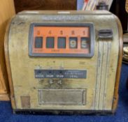 Small wooden cased trade stimulator - Twenty one 21 slot machine, 33 cm wide