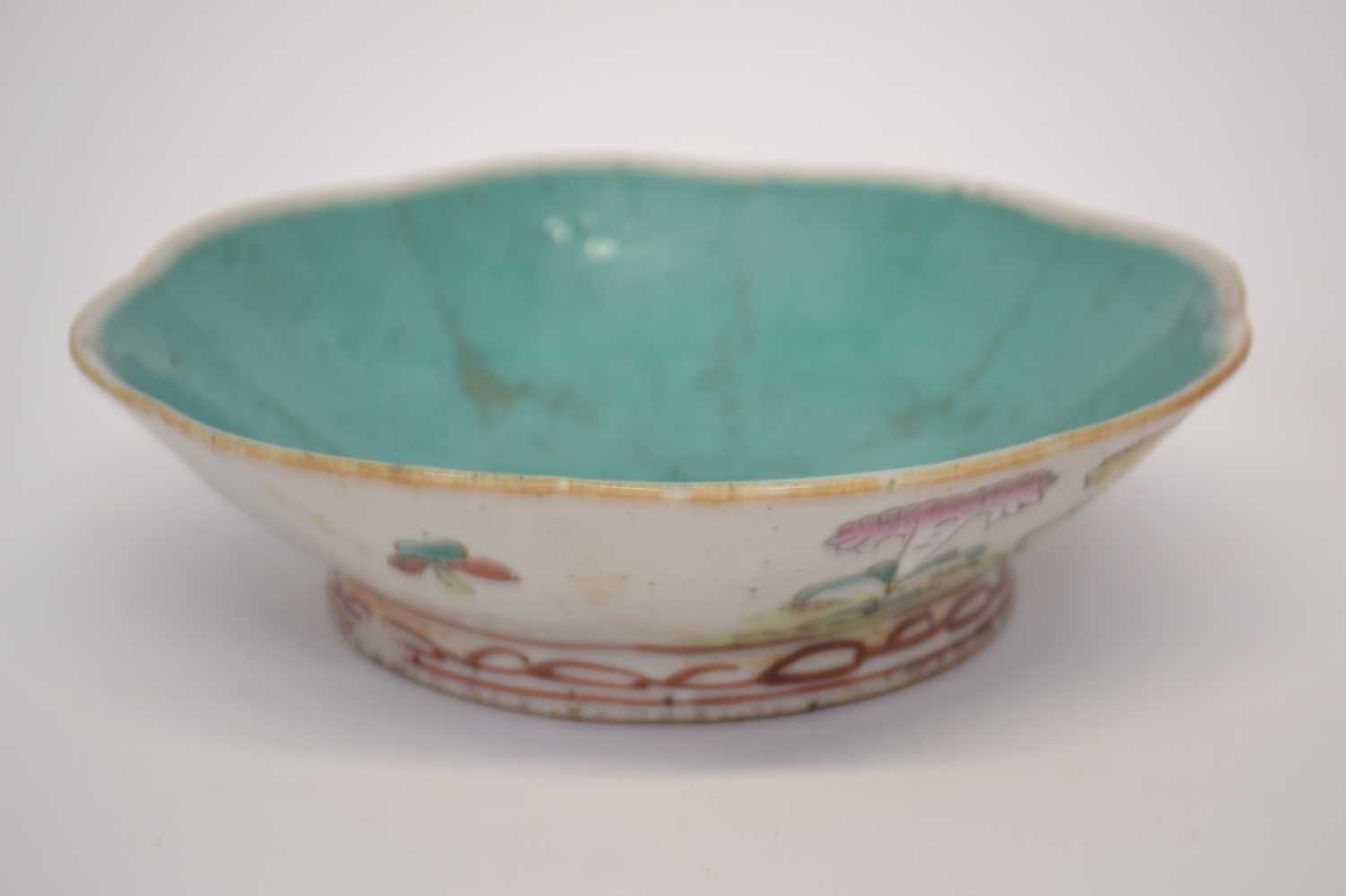 19th Century Chinese porcelain dish with polychrome design of chickens in famile rose and famile