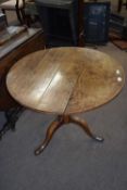 Georgian oak supper table with circular top raised on a turned column with tripod base, 84 cm