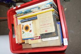 BOX OF VARIOUS BOOKS INCLUDING LOCAL NORFOLK/YARMOUTH INTEREST