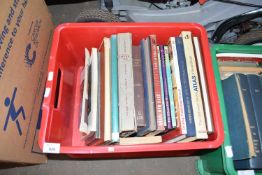BOX CONTAINING VARIOUS HARD BACK BOOKS INCLUDING GUITAR INTEREST ETC