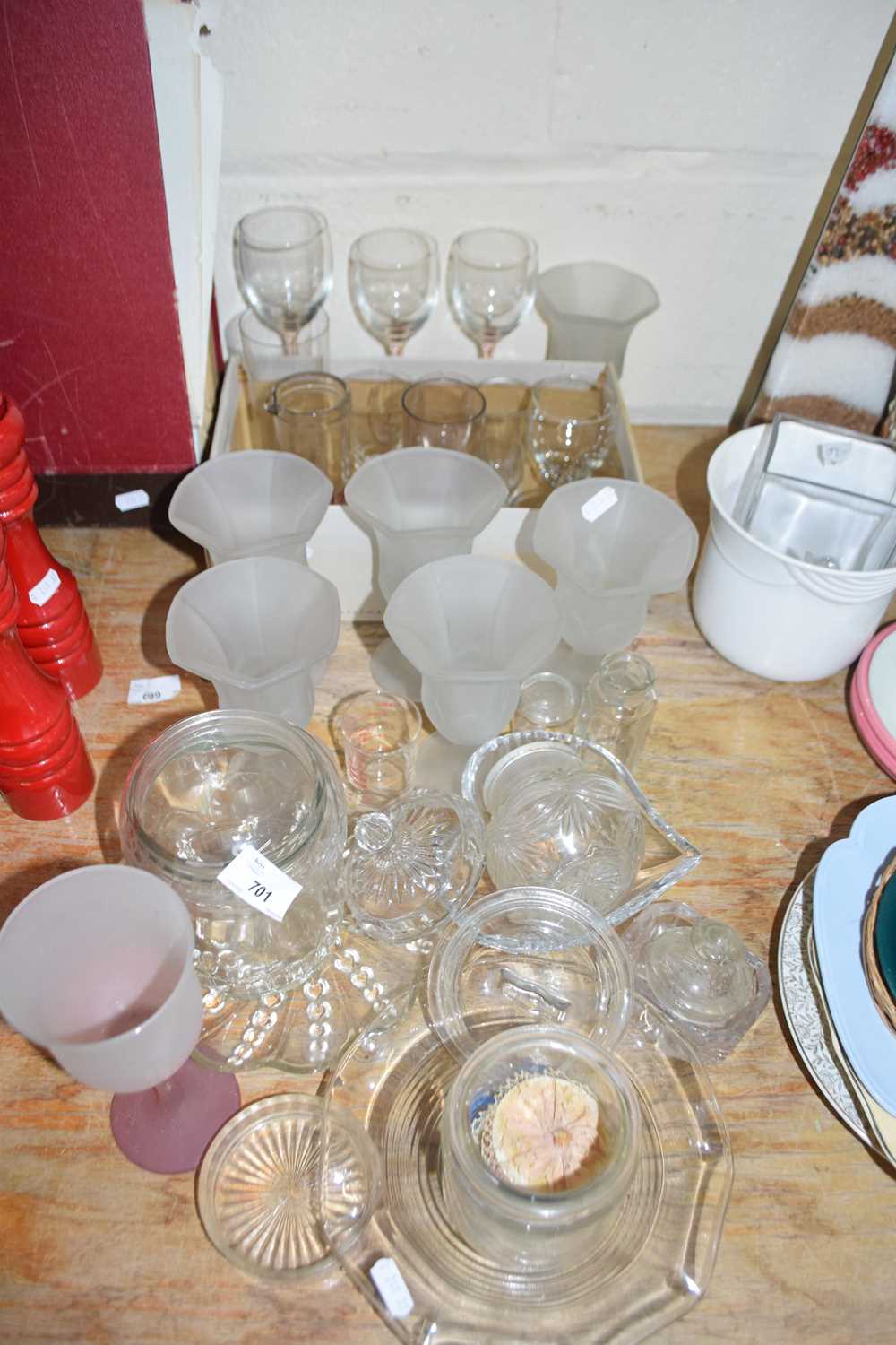 VARIOUS GLASS WARE