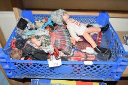 BOX CONTAINING VARIOUS MID 20TH CENTURY INTERNATIONAL COLLECTORS DOLLS