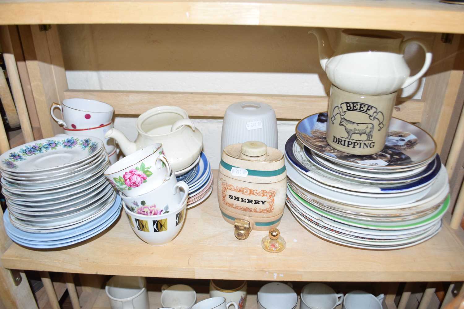 QUANTITY OF VARIOUS CERAMICS INCLUDING ROYAL VALE CUPS, SAUCERS, VARIOUS PLATES ETC