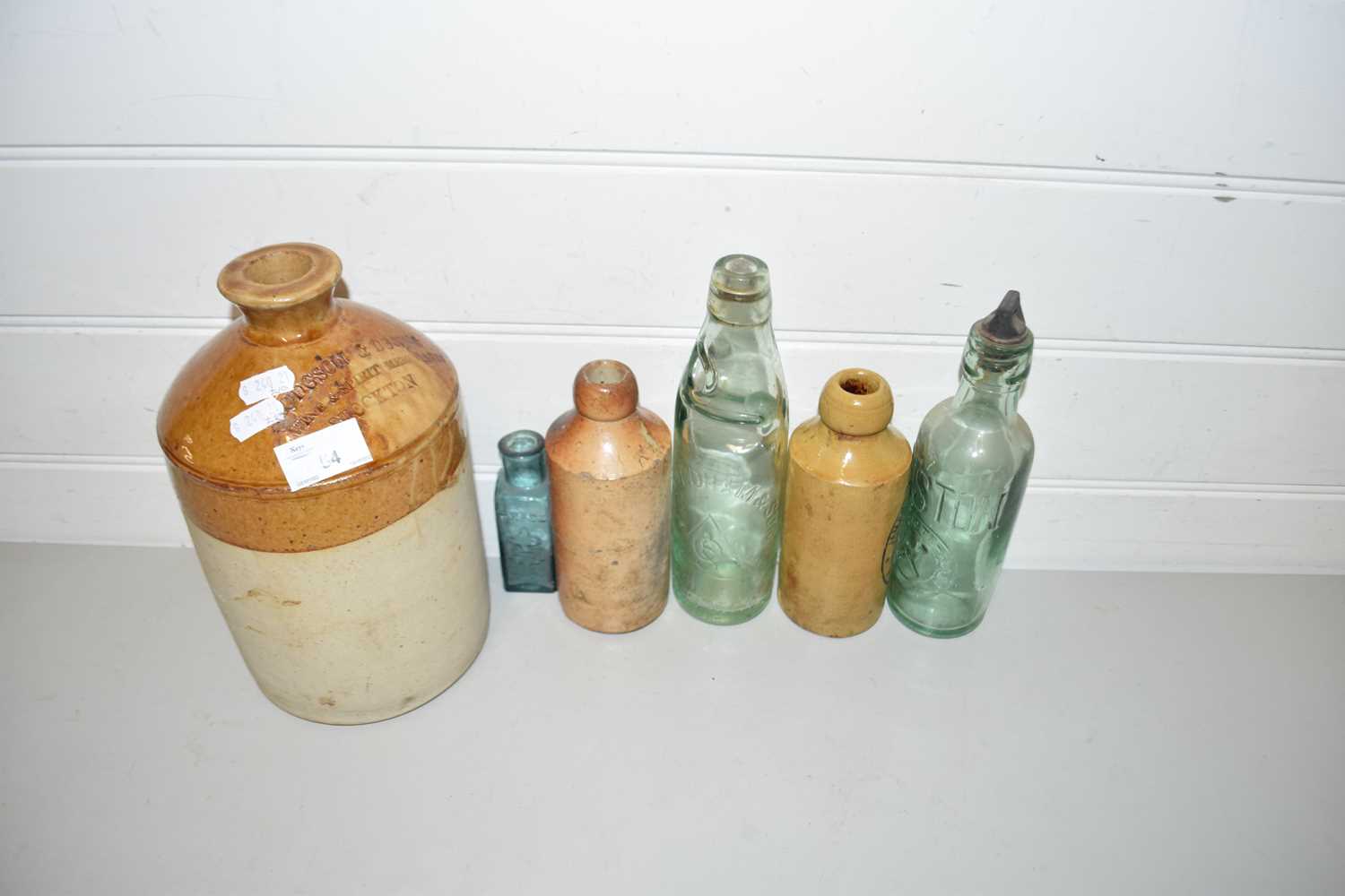 19TH CENTURY POTTERY FLAGON MARKED HODGSON AND DOWNS, STOCKTON TOGETHER WITH QUANTITY OF GINGER BEER - Image 2 of 2