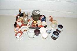 GROUP OF MIXED CERAMICS AND METAL WARES