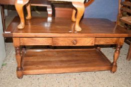 OAK REPRODUCTION COFFEE TABLE, LENGTH APPROX 105 CM