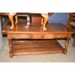 OAK REPRODUCTION COFFEE TABLE, LENGTH APPROX 105 CM