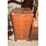 REPRODUCTION SERPENTINE CHEST OF DRAWERS WITH APPROX 48 CM