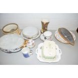 QUANTITY OF POTTERY ITEMS INCLUDING A CROWN DEVON SALAD BOWL AND ITEMS OF ROYAL WORCESTER
