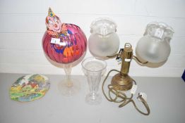 FURTHER GROUP OF GLASS WARES, VASE, RED COLOURED VASE AND TABLE LAMP