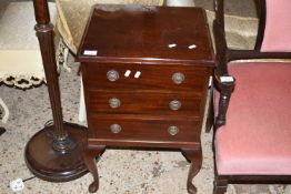 SMALL REPRODUCTION BEDSIDE CHEST OF DRAWERS