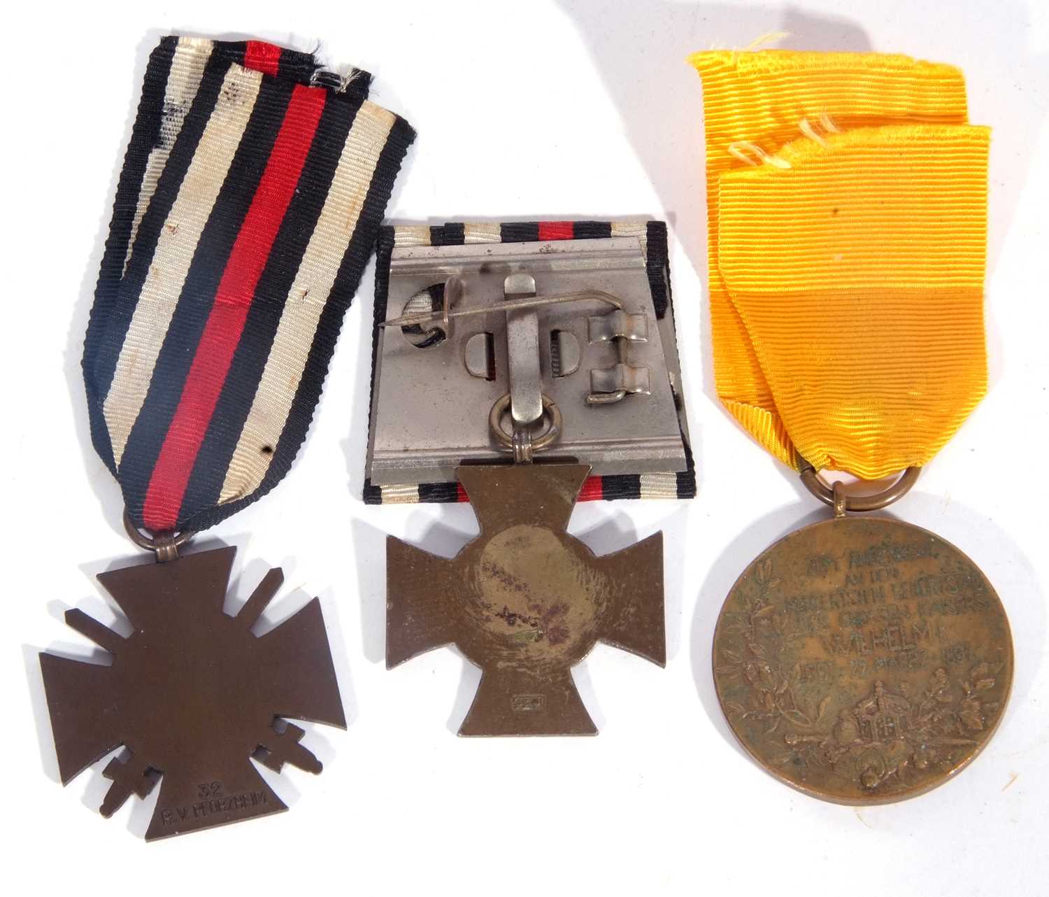 3 x Imperial German WWI medals to include 2 x 1914-18 medals, and Prussian Kaiser Wilhelm 1897 - Image 3 of 4