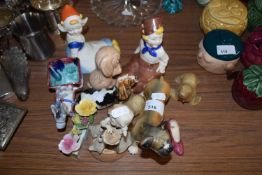 MIXED LOT: VARIOUS ASSORTED ANIMAL ORNAMENTS, BOOK ENDS FORMED AS DUTCH CHILDREN AND OTHER ITEMS