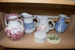 MIXED LOT: VARIOUS ASSORTED JUGS AND VASES TO INCLUDE COPELAND SPODE