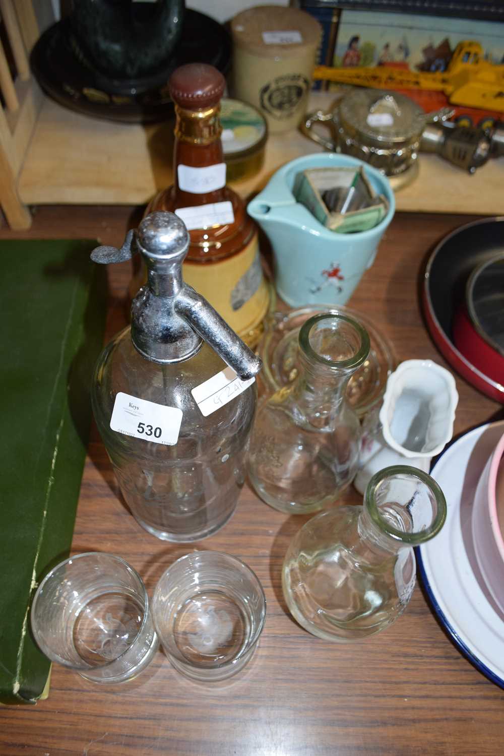 MIXED LOT: SODA SIPHON, WADE WHISKEY BELL AND ASSORTED GLASS AND CERAMICS