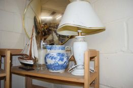 MIXED LOT: 19TH CENTURY BLUE AND WHITE JUG (A/F), TABLE LAMP, MODEL YACHT ETC