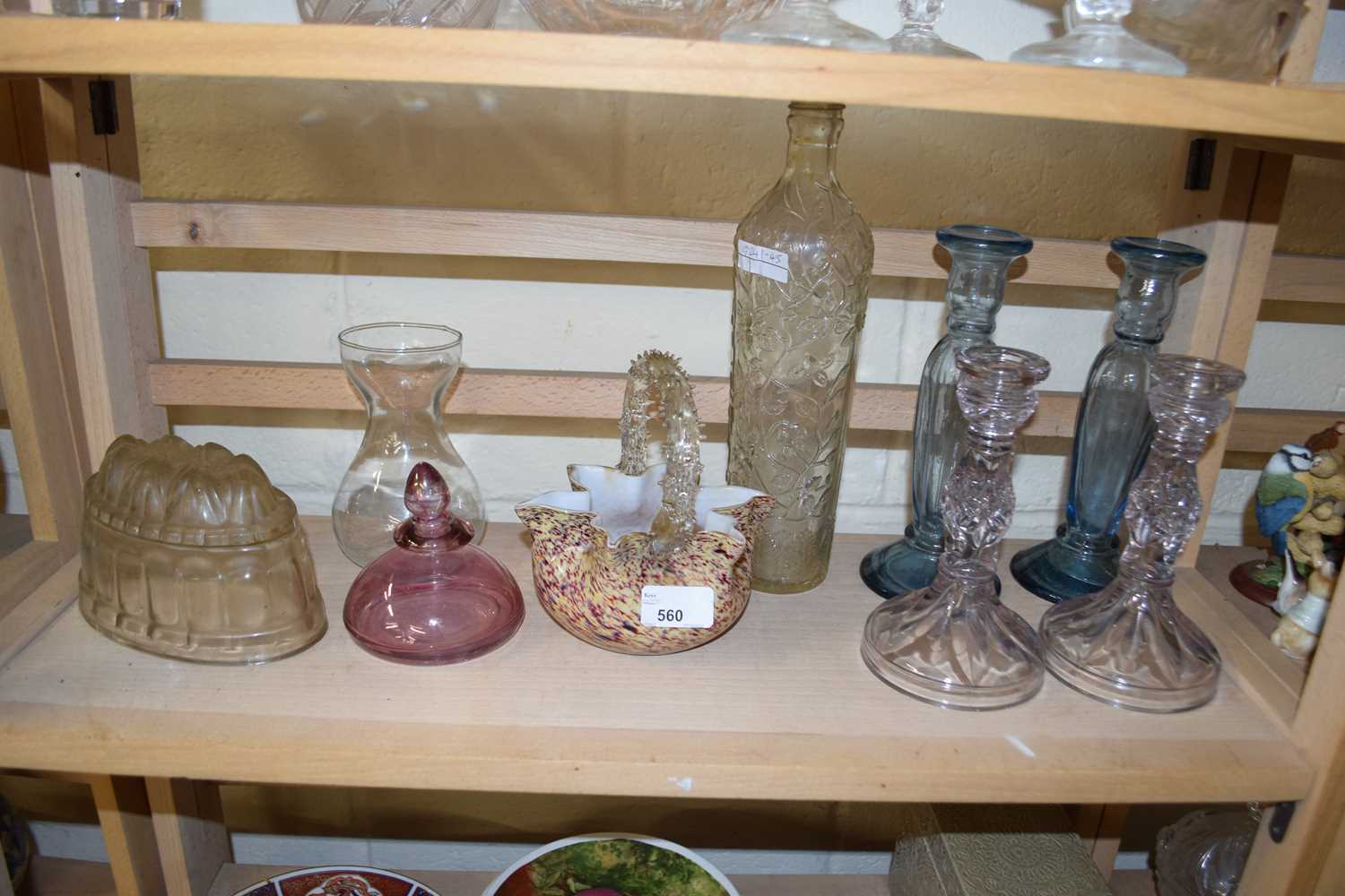 MIXED LOT: VARIOUS GLASS CANDLESTICKS AND OTHER ASSORTED ITEMS