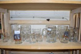 MIXED LOT: VARIOUS DRINKING GLASSES TO INCLUDE ROYAL COMMEMORATIVE ISSUES