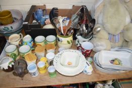 MIXED LOT OF ASSORTED KITCHEN WARES, MUGS ETC