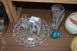 MIXED LOT: VARIOUS GLASS VASES, GLASS DISH ETC