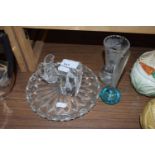 MIXED LOT: VARIOUS GLASS VASES, GLASS DISH ETC